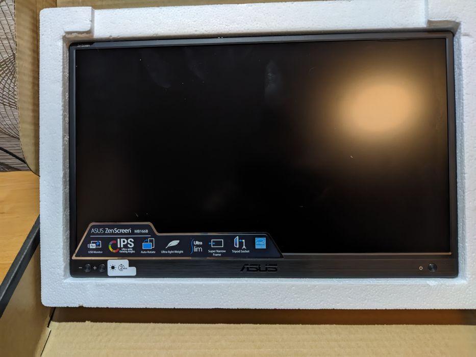 Портативний монітор Asus ZenScreen MB166B