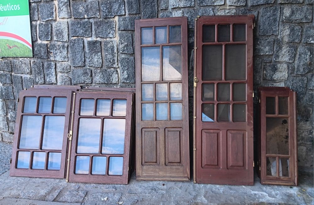 Portadas e Janelas antigas em Madeira