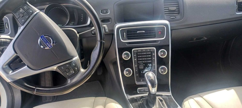 VOLVO V60 D5 plug in  2015