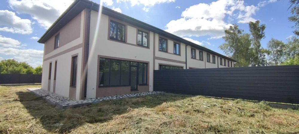 ТАУНХАУС двоповерховий р-н Морське, вул. Євгена Коновальця,33