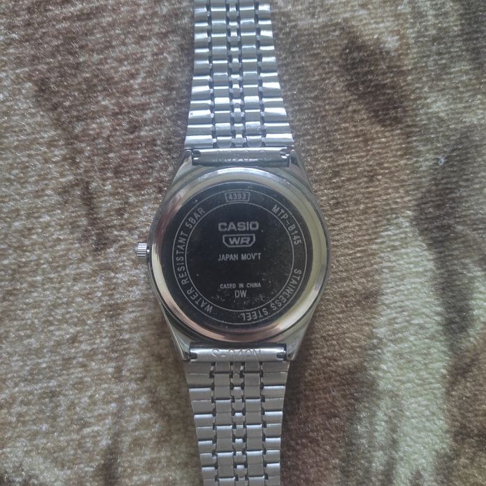 Годинник casio B145