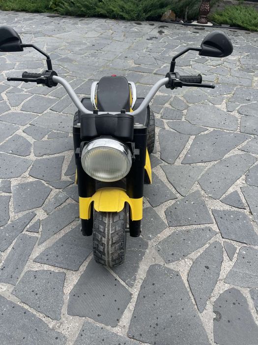 Peg perego Ducati дитячий мотоцикл