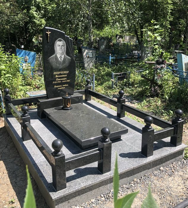 Памятники по доступной цене в наличии и под заказ, благоустройство