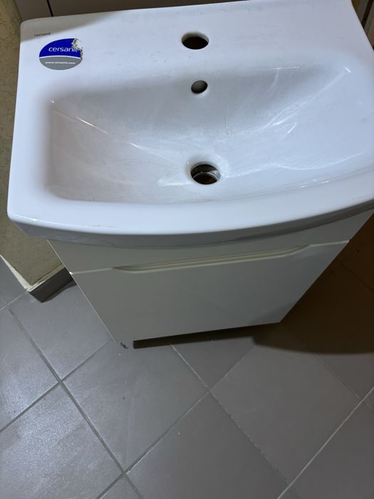 Продам умивальник з тумбою Cersanit
