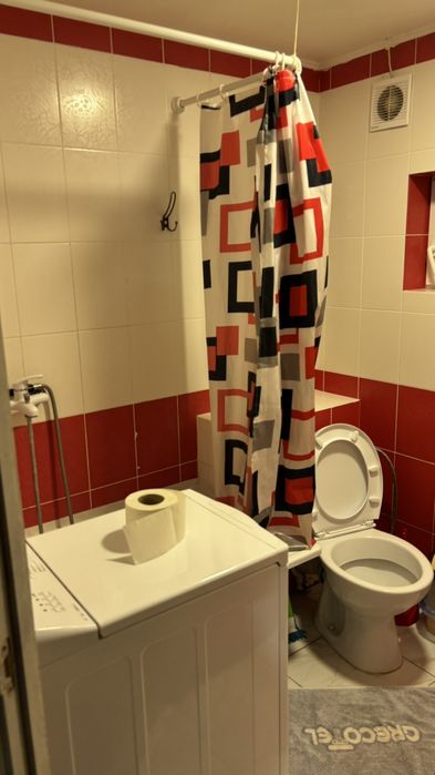 Здаю подобово 2 поверховий будинок