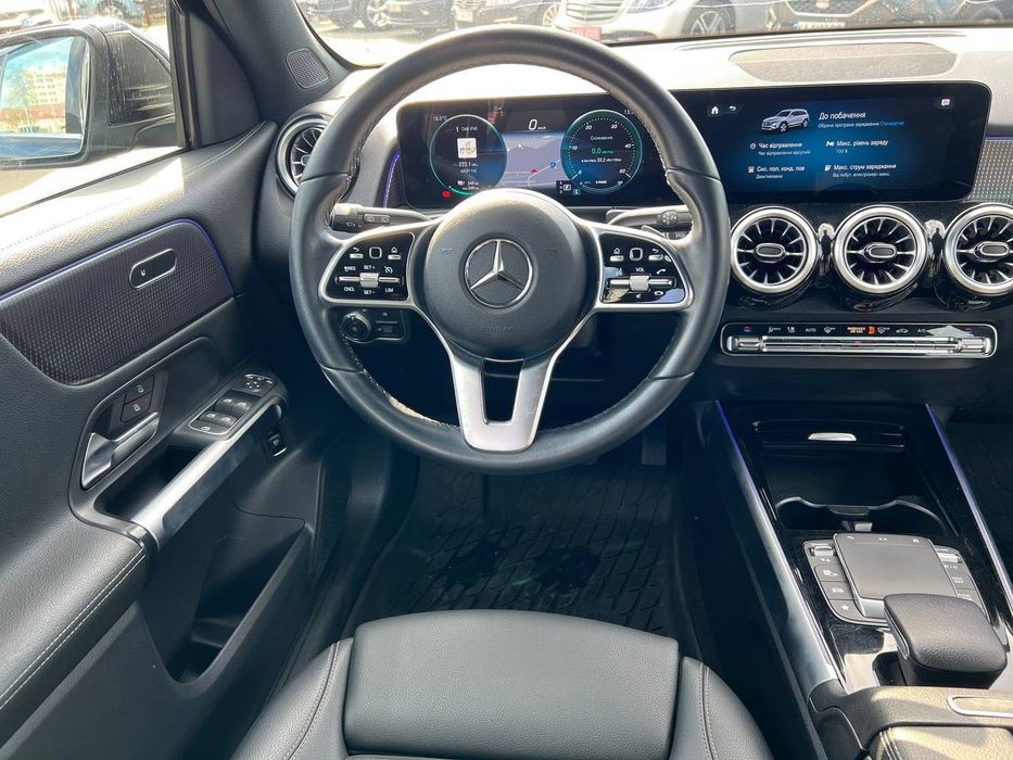 Mercedes-Benz EQB 250 2022 (модельний 2023) • 7 місць • Електро • До 420 км