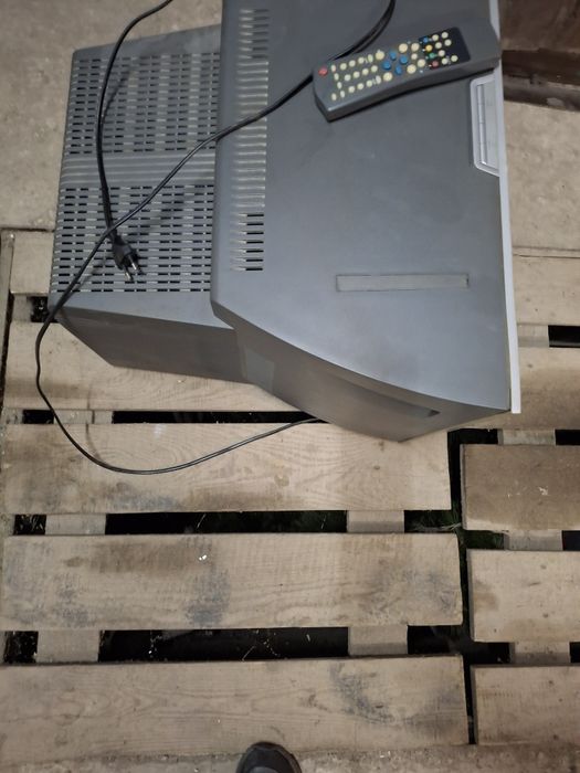 Телевизор на пульту