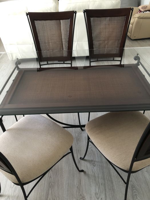 Mesa para sala de jantar com 4 cadeiras a preço apetitoso