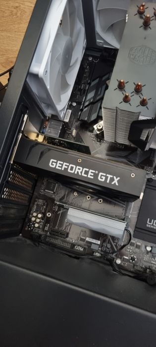 Vendo Placa Gráfica GeForce GTX 1650 4 GB GDDR5 bom estado ,e ainda a trabalhar no computador  !