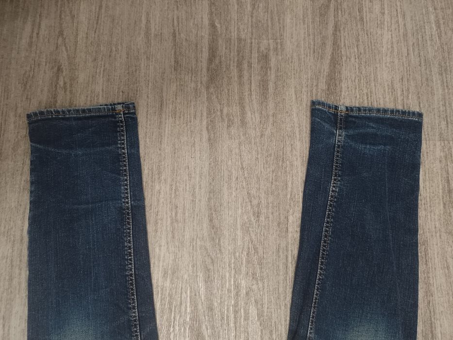 Sprzedam damskie spodnie jeansowe rozmiar M.