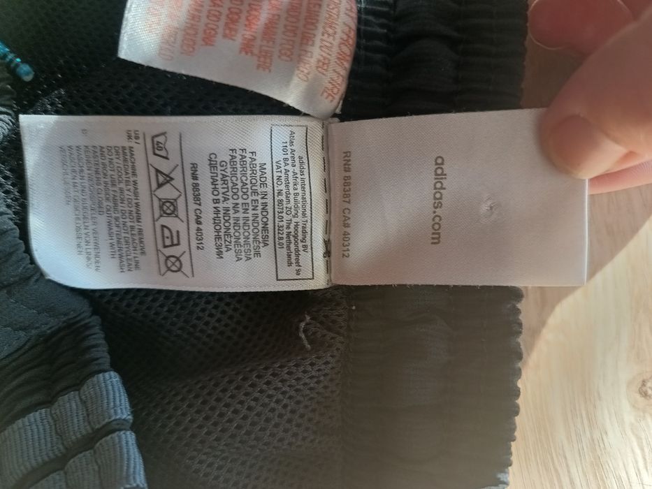 Spodnie sportowe adidas czarno szare 152