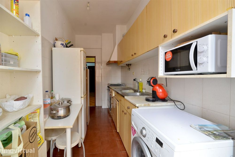 Apartamento T2 para remodelar em Porto Salvo, Oeiras