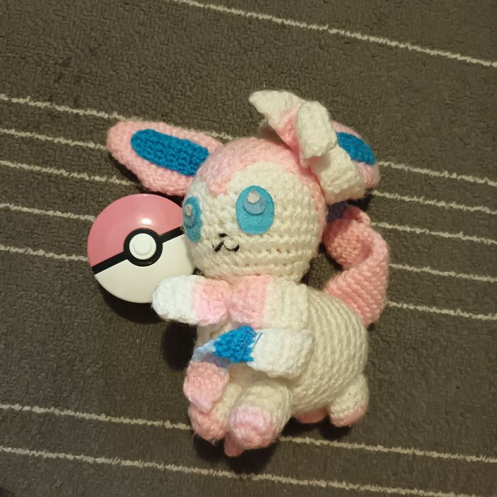 Sylveon de croché - Peluche Pokémon