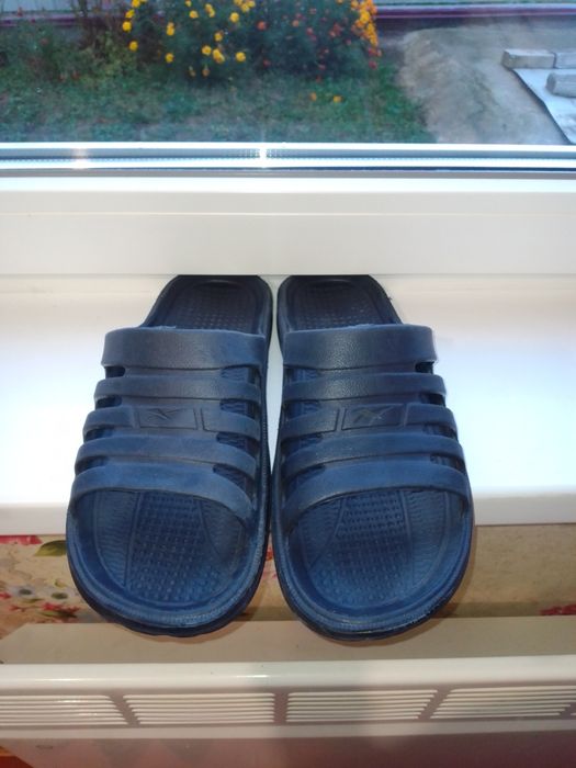 Продам шльопанці Олімп 44р нові