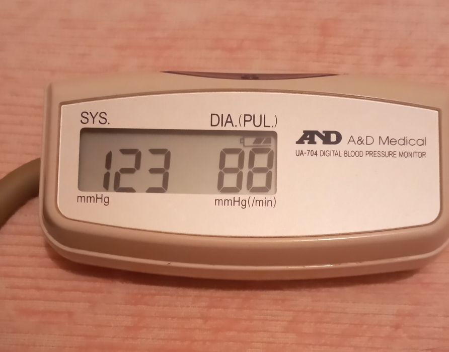 Тонометр AND UA-704 полуавтомат ,Японія.Танометр.