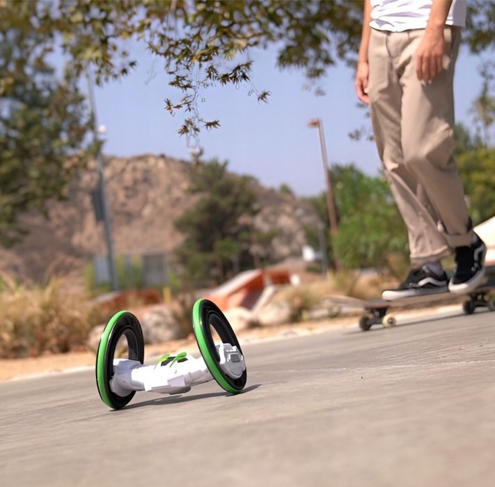 Samochód Akrobata Zdalnie Sterowany Auto Robot + Pilot na baterie.