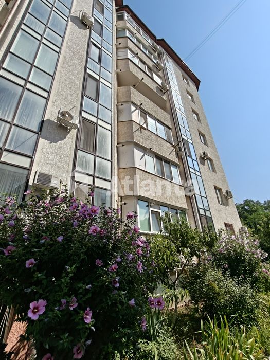 Простора квартира з кладовкою в новому будинку з АГВ