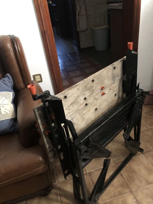 Mesa para executar trabalhos diversos-usada