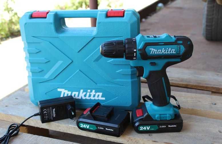 Шуруповерт мakita 550 с набором инструментов изапасним аккумулятором