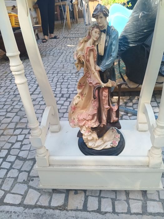Estatueta antiga em marfinite - casal de noivos52 cm altura