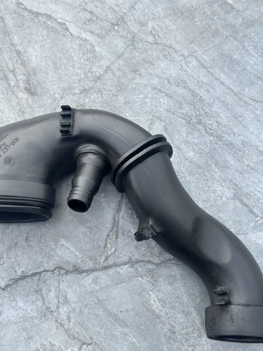 BMW E60 М57N2 Патрубок повітря від турбіни до ДМРВ е61 м57н 3.0d трубк