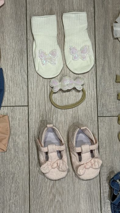 Повязка на голову, пінетки, топіки, шапочки на дівчинку 0-12 місяців