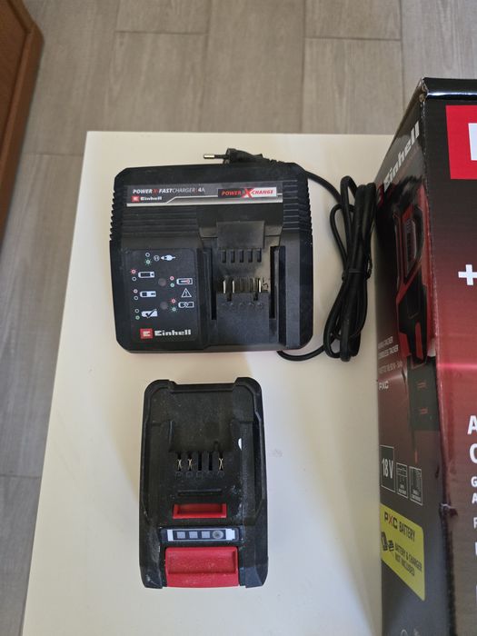 Pistola de pregos nova na caixa