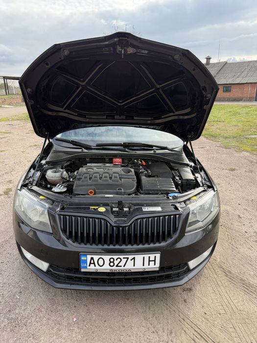 Шкода  октавія A7 2013року,1.6дизель,обслужена,2 ключа,2 комплекти дисків та гуми