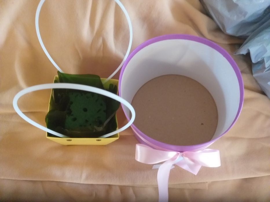 Коробка для цветов ,подарочная