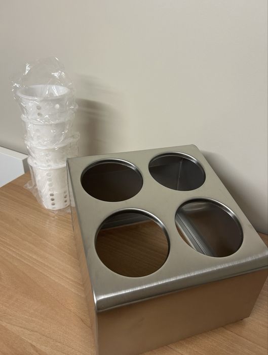 Porta-talheres com 4 compartimentos