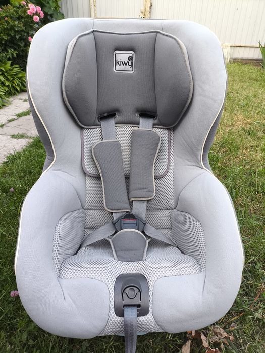 Автомобільне дитяче крісло