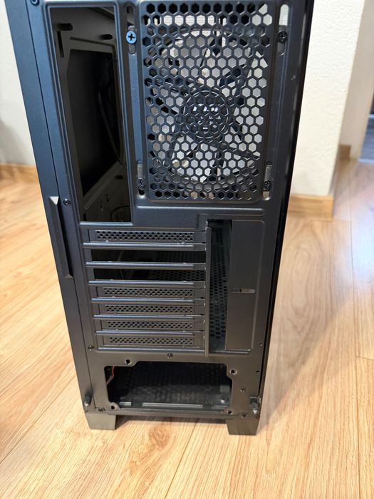 Obudowa MSI MAG FORGE 320R airflow