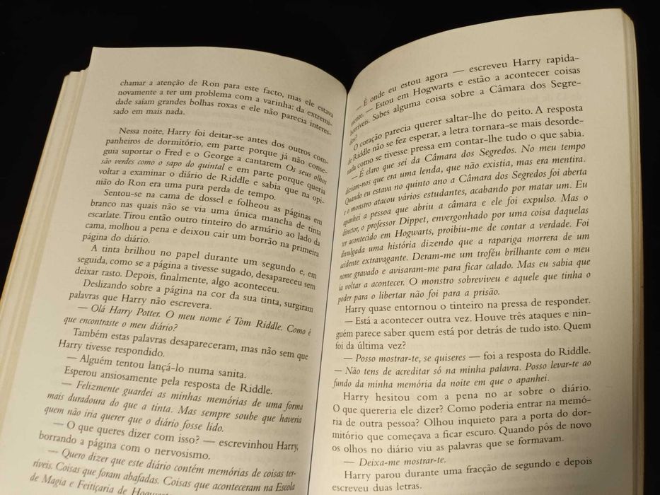 "Harry Potter e a Câmara dos Segredos" por J. K. Rowling