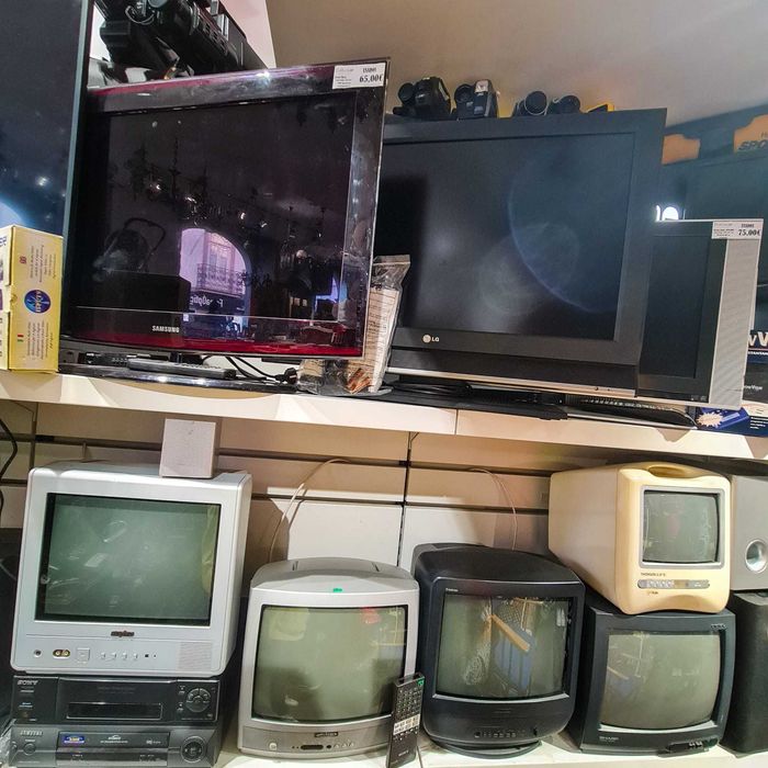 TV Sony Trinitron KV-M1440E– CRT 14’’ – Comando Original– Retro Gaming
