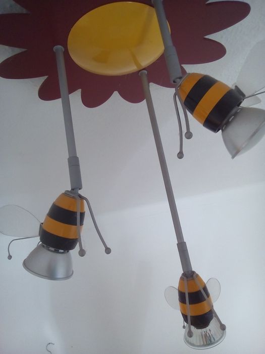 Candeeiro Abelha para quarto de criança