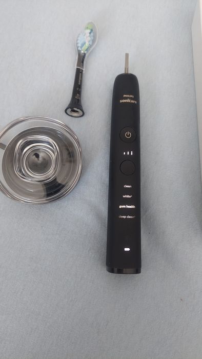 Szczoteczka soniczna Philips Sonicare.