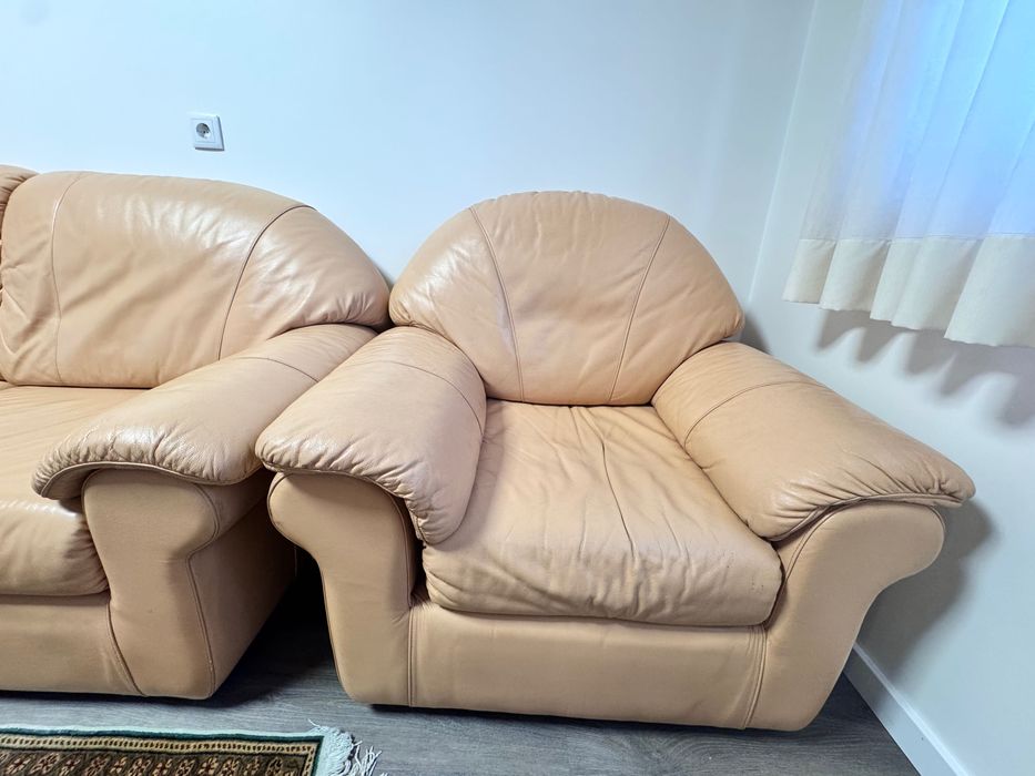 3 sofás de pele