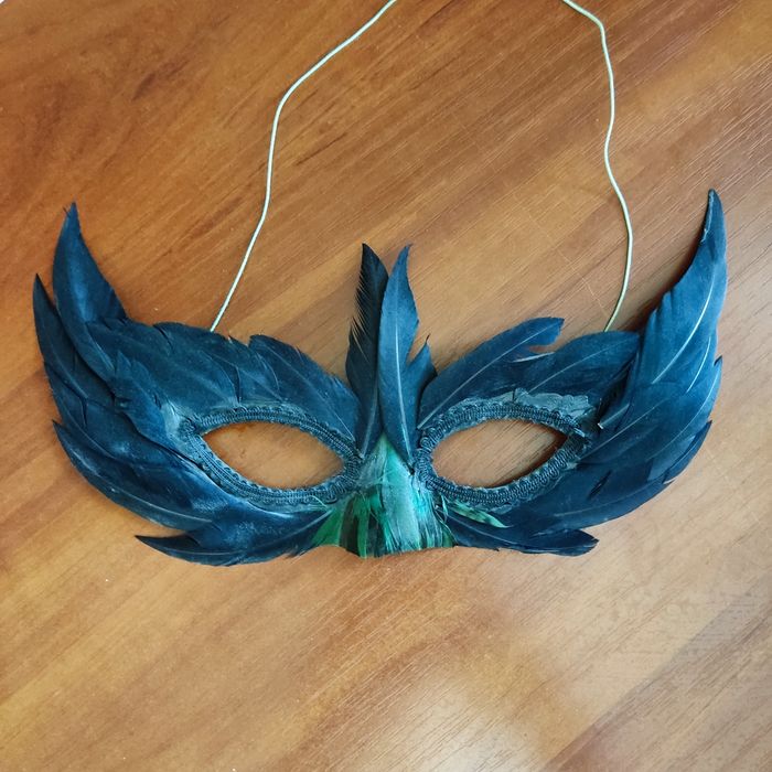 Маска карнавальна з пір'я