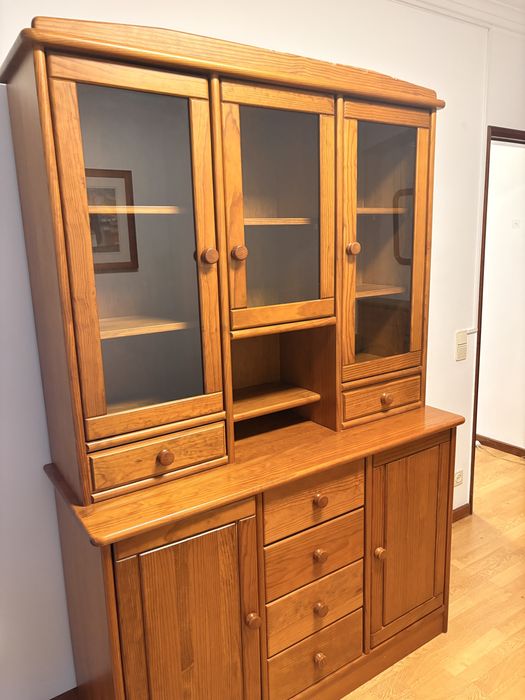 Armário de sala em madeira