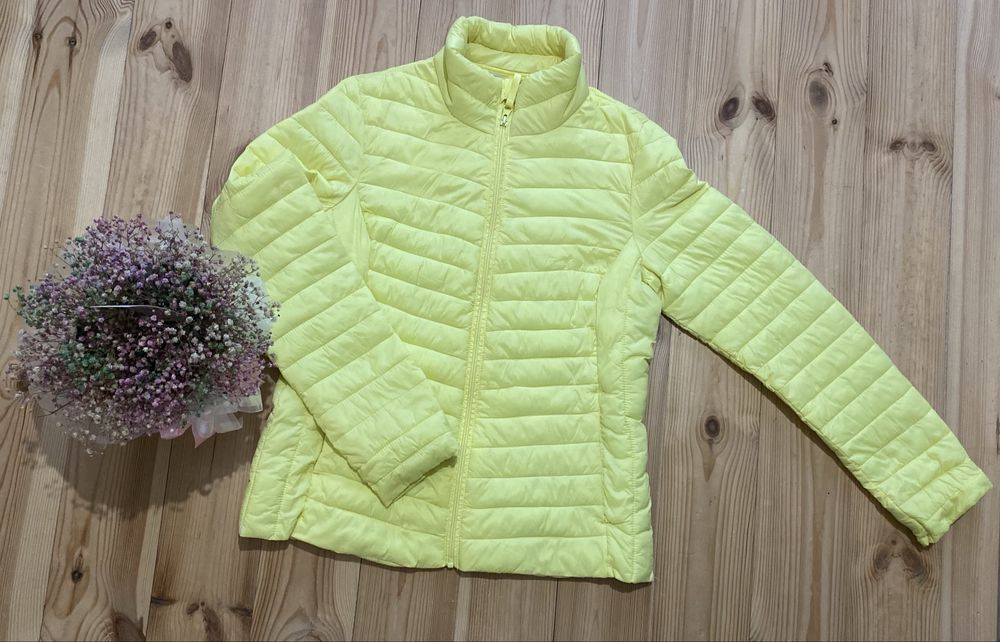 Куртка жіноча жовттого кольору