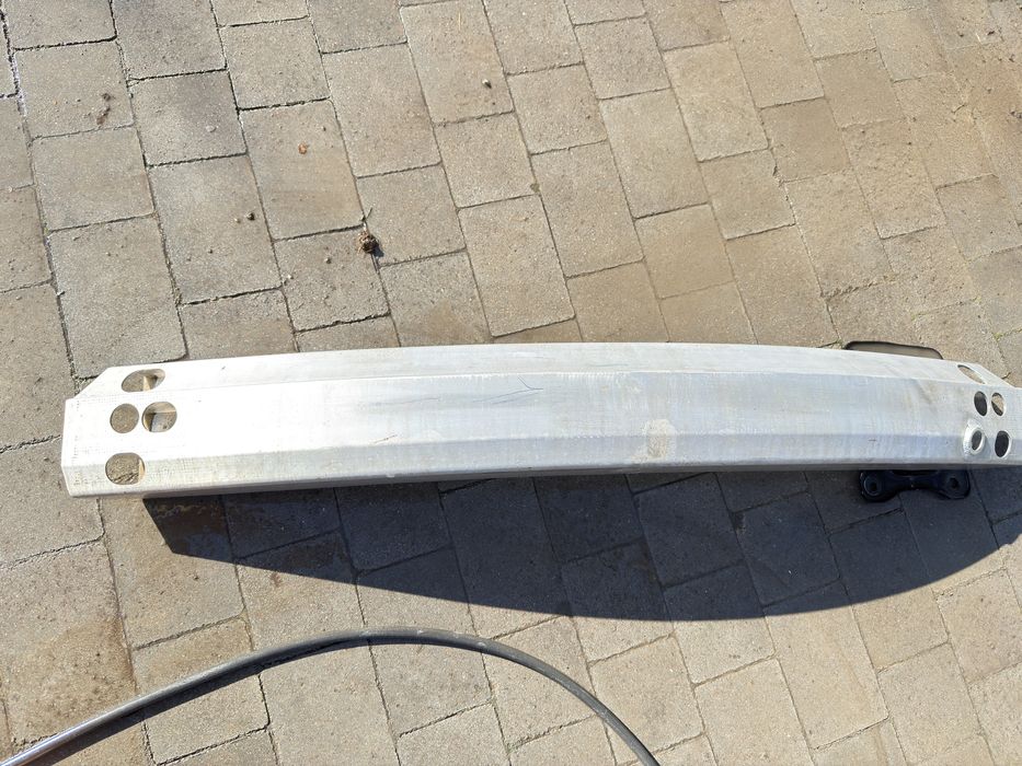 Підсилювач заднього бампера Tesla Y