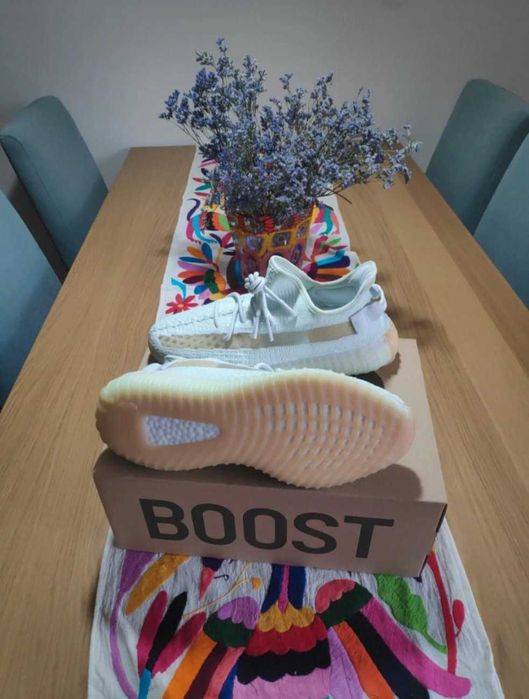 Yeezy Boost 350 v2 Hyperspace