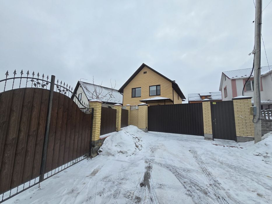 Здається шикарний 4 кімнатний Будинок по Вулиці Козацька.