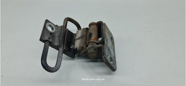 Завіса передня права Volkswagen Passat B7 3C8831412C