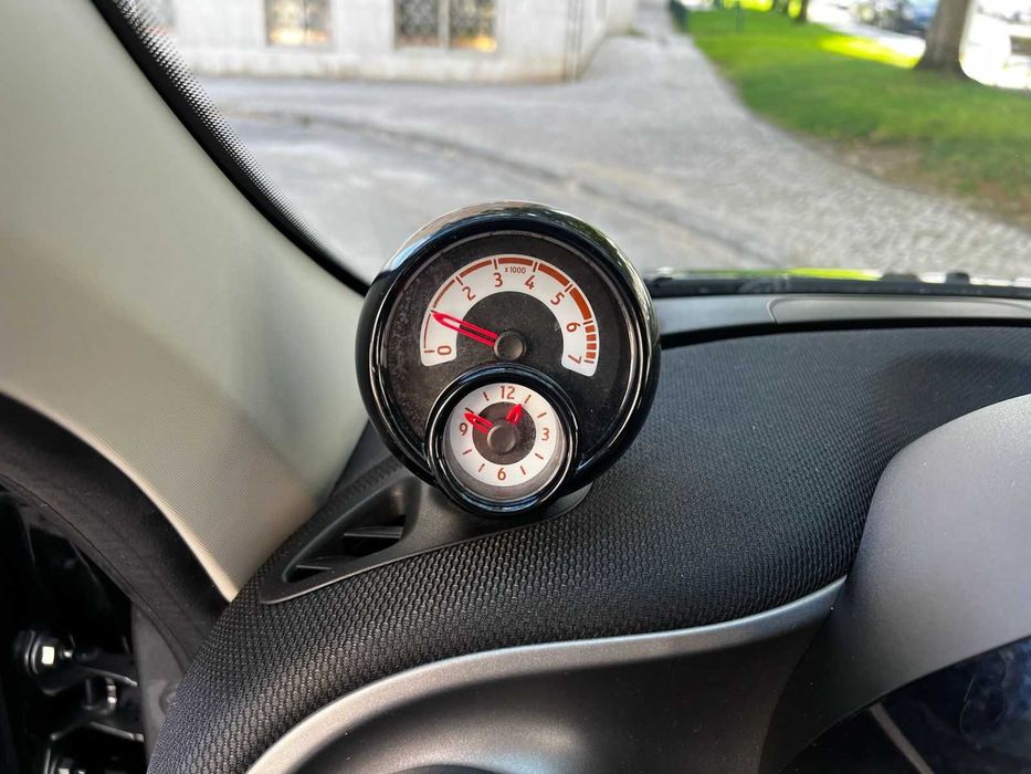 smart Forfour de 90CV de caixa manual na versão Passion irrepreensível
