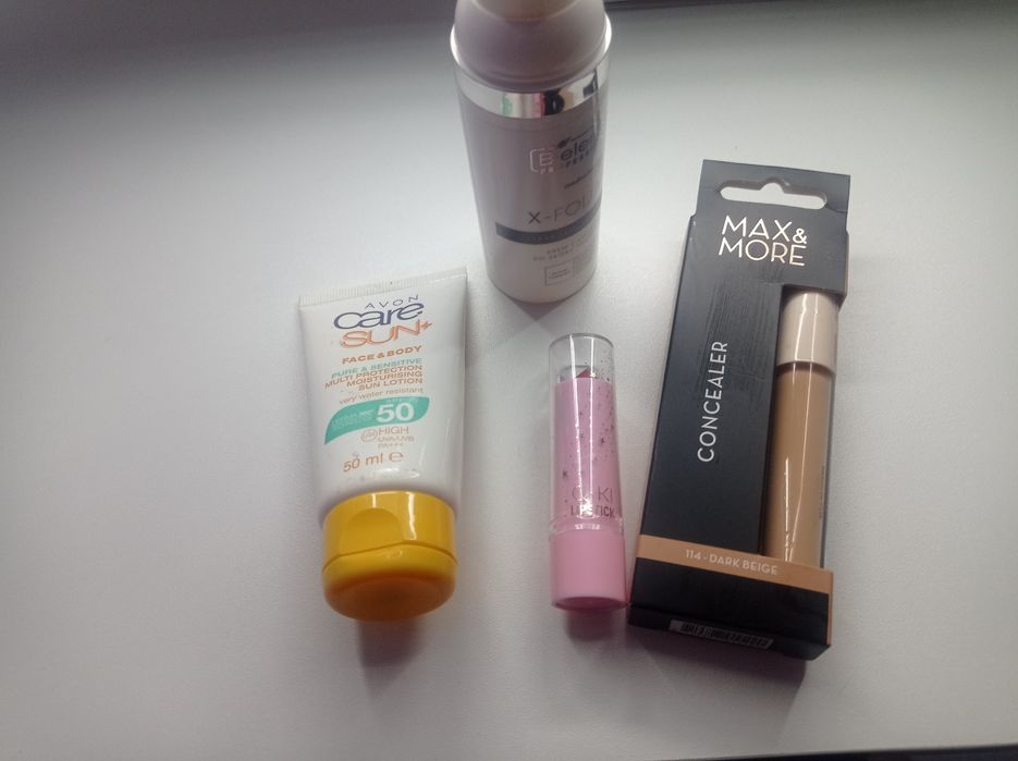 Kosmetyki zestaw szminka korektor