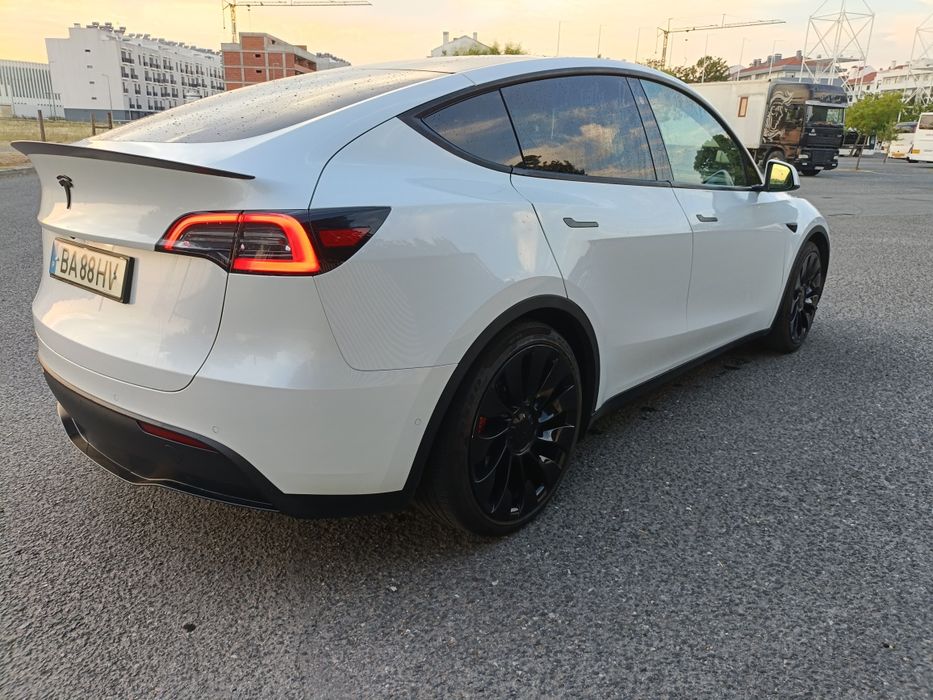 Tesla Model Y — fotografia 3