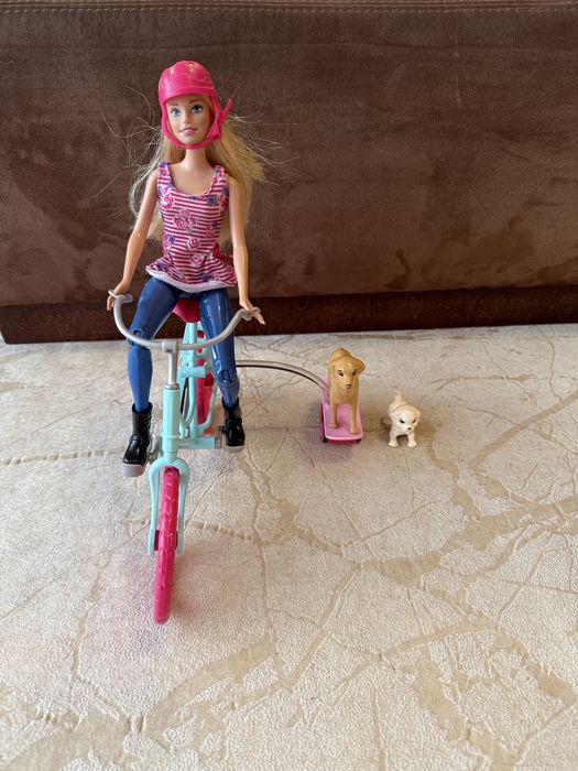 Lalka Barbie na rowerze z pieskami, Mattel