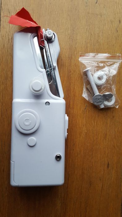 Máquina costura de mão