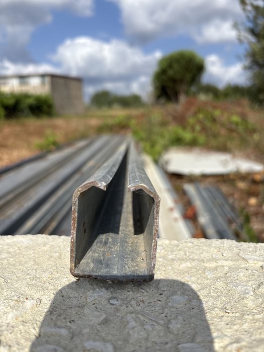 Barra em T, perfil em U, calha portão correr